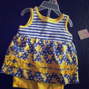 Infants two piece flower set